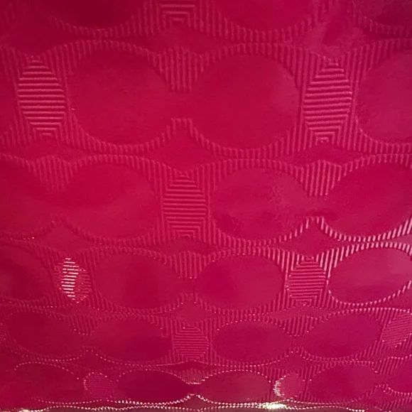 LIKE NEW - Coach Signature Embossed Fuchsia Make Up Cosmetic Travel Bag Case - Picture 5 of 8